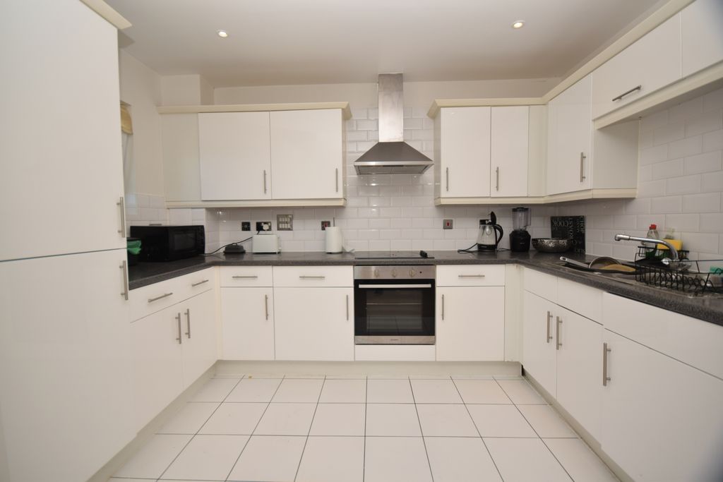 Property photo 2 of 7 Kitchen