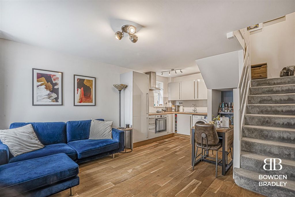 Property photo 2 of 13 Living Room/Kitchen