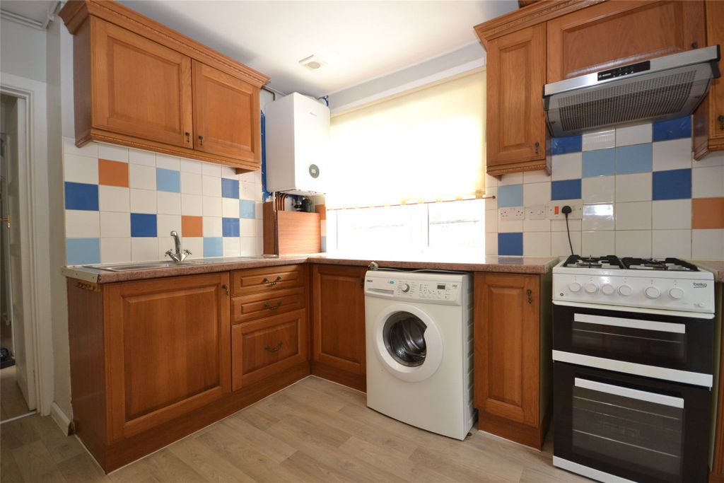 Property photo 3 of 11 Kitchen