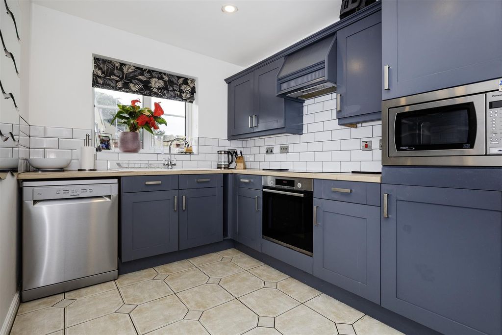 Property photo 3 of 41 Kitchen