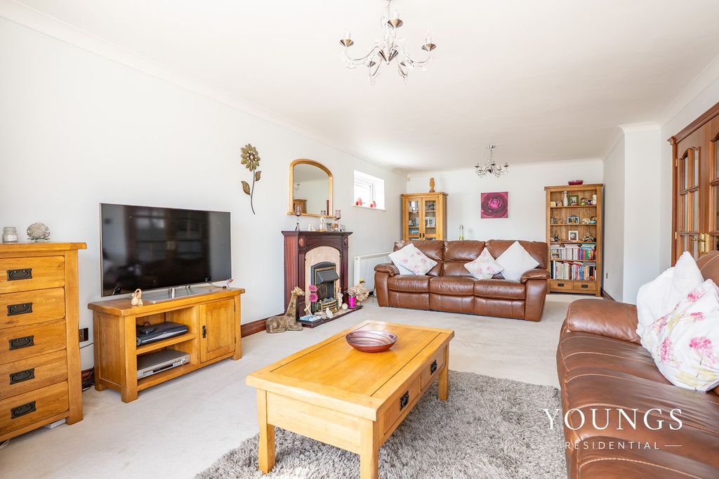 Property photo 3 of 18