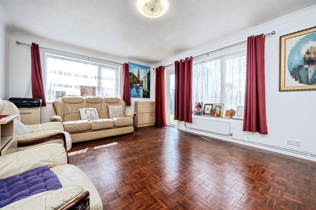 Property photo 2 of 18