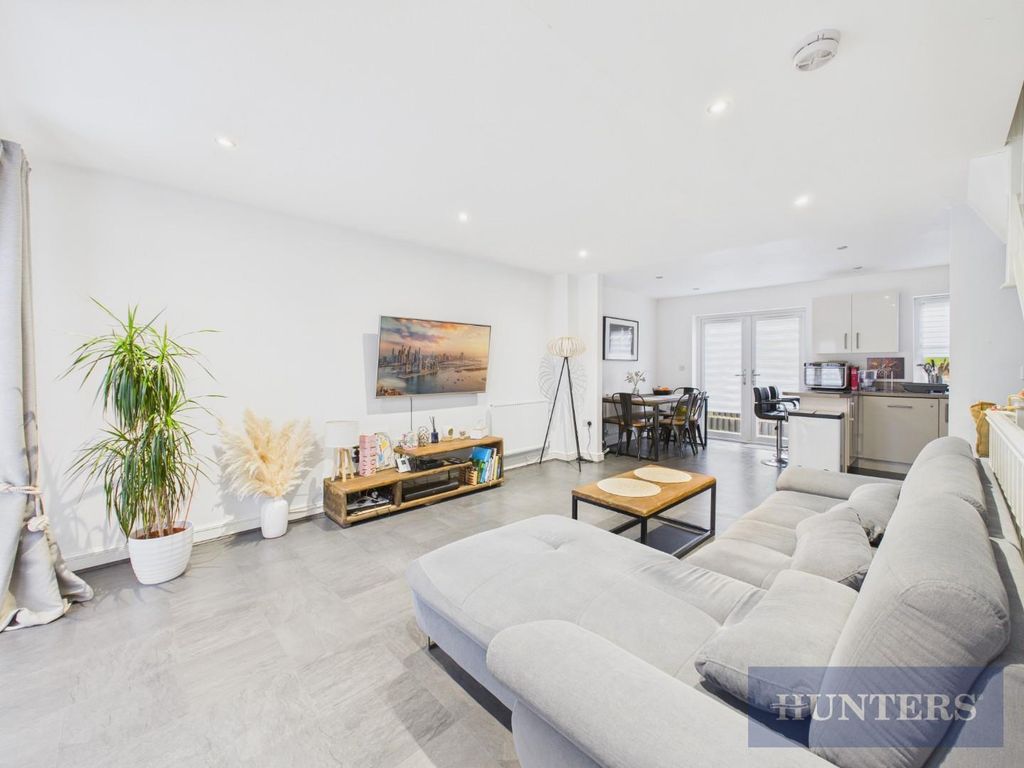 Property photo 2 of 19 Cam05316G0-Pr0296-Still013.Jpg