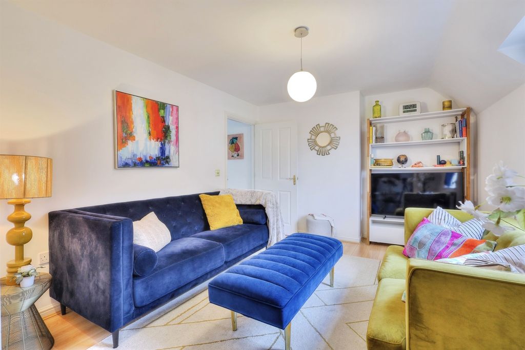 Property photo 2 of 17