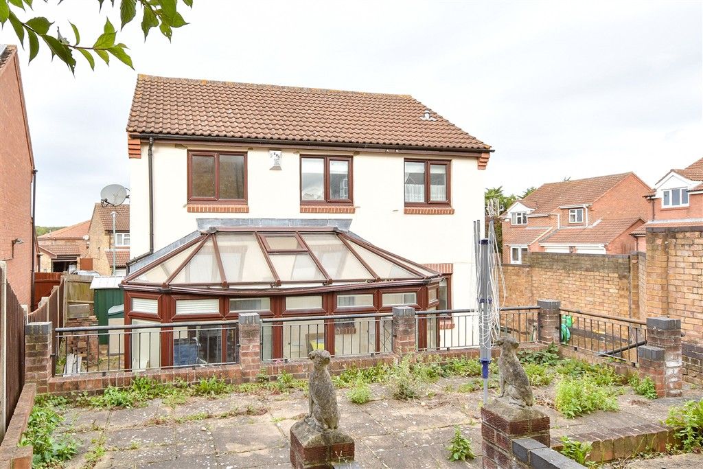 Property photo 2 of 11 Conservatory