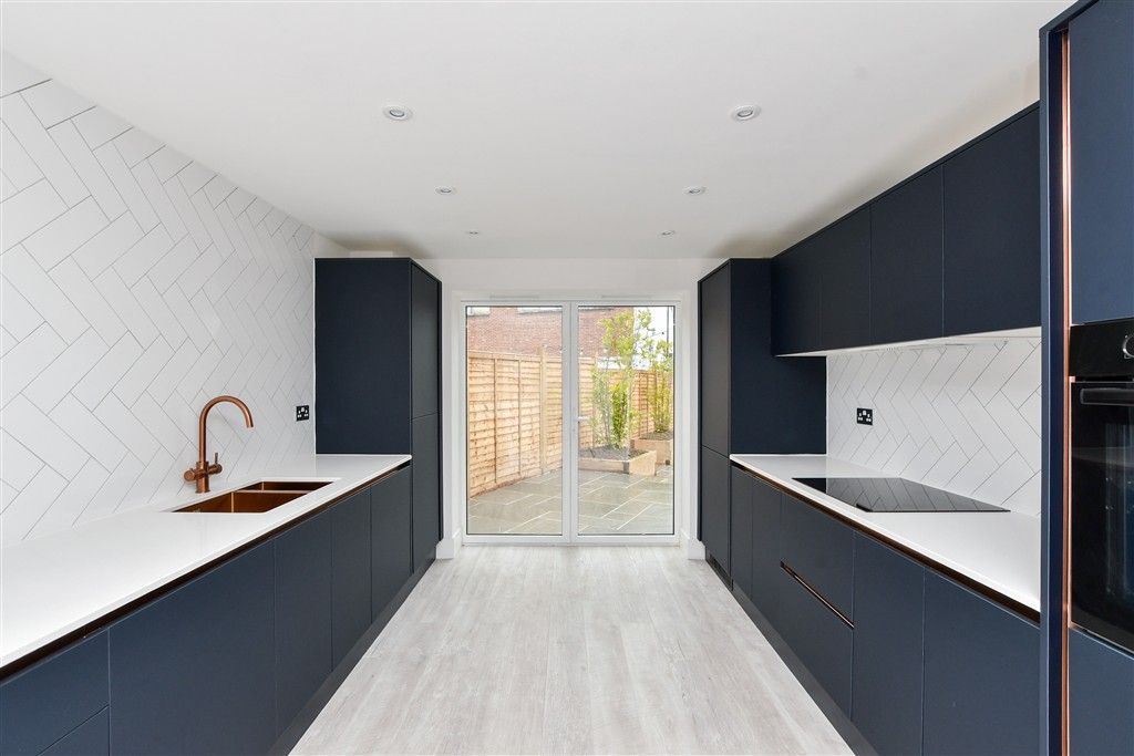 Property photo 1 of 11 Kitchen