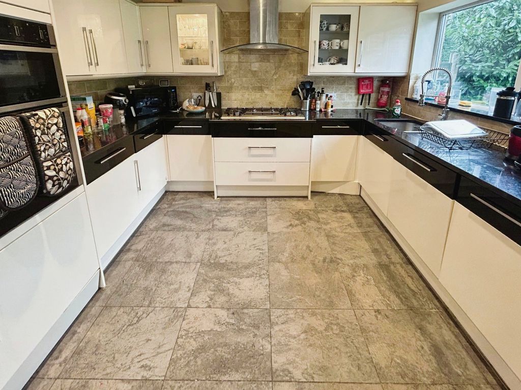 Property photo 3 of 18 Picture No. 38