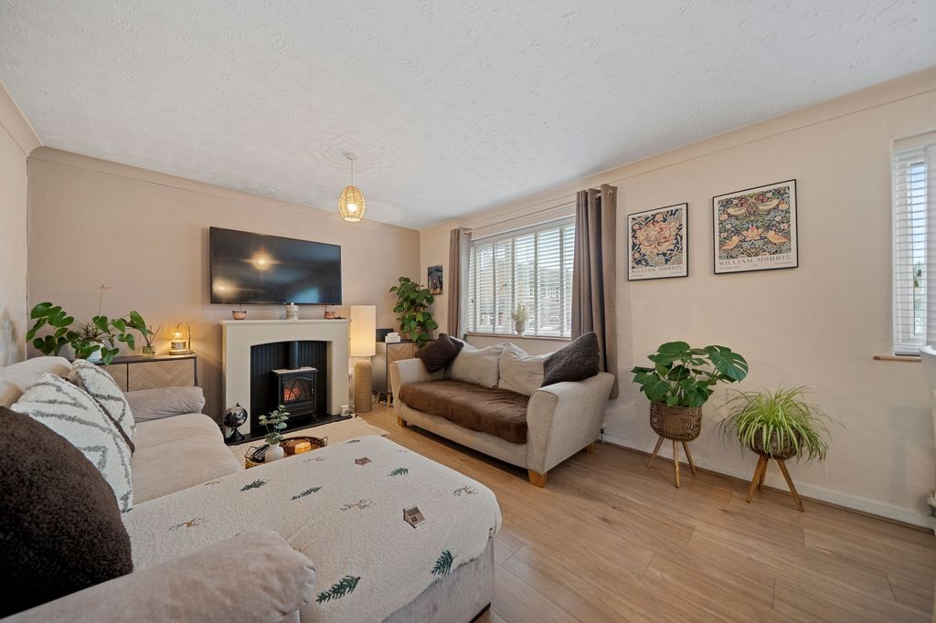 Property photo 2 of 21