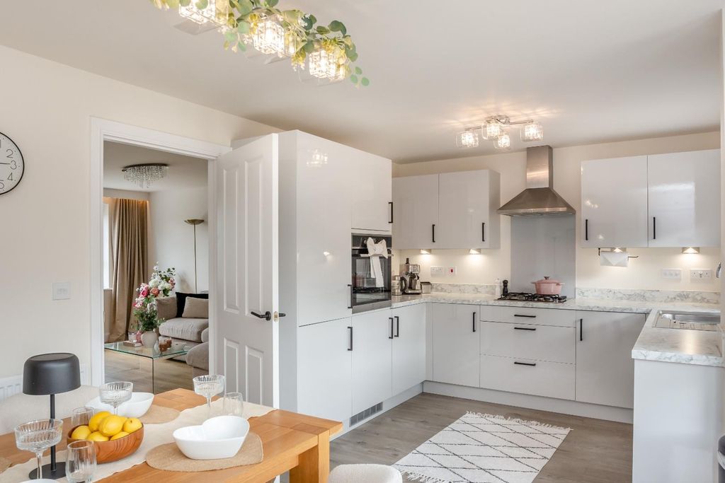 Property photo 3 of 28 8697027-Interior09.Jpg