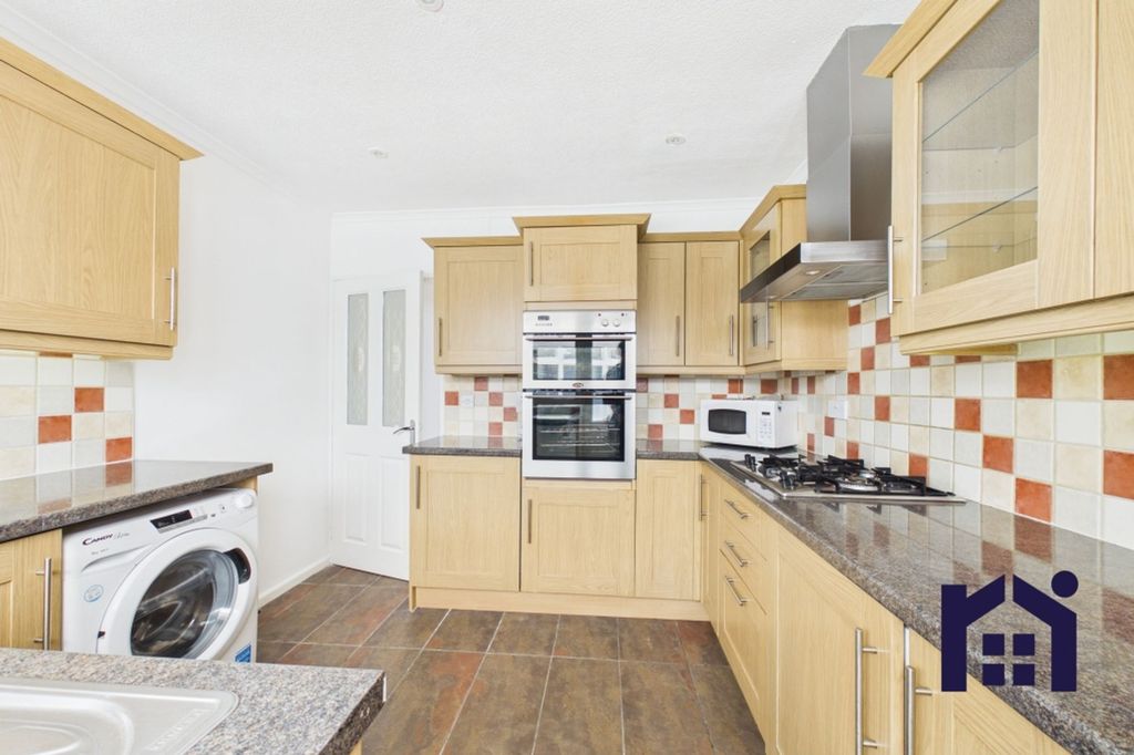 Property photo 3 of 15 Kitchen
