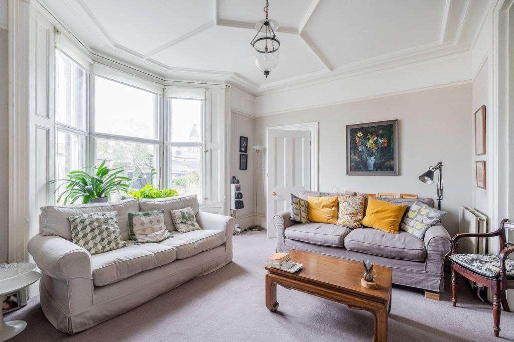 Property photo 3 of 28