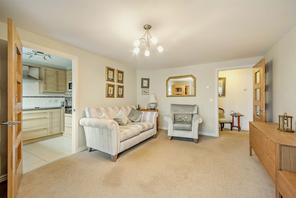 Property photo 3 of 22 8682486-Interior14-800.Jpg