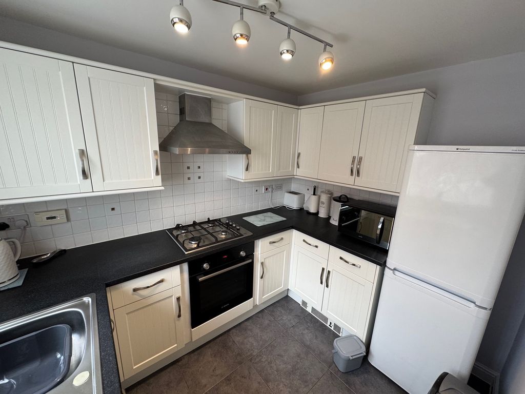 Property photo 2 of 10 Kitchen