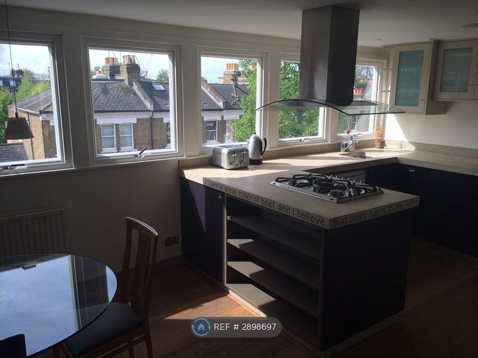 Property photo 3 of 11 Kitchen