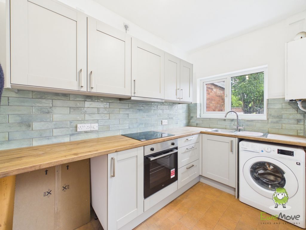 Property photo 3 of 11 Kitlchen Emilydimelowewwemovewhitchurchandnantwich