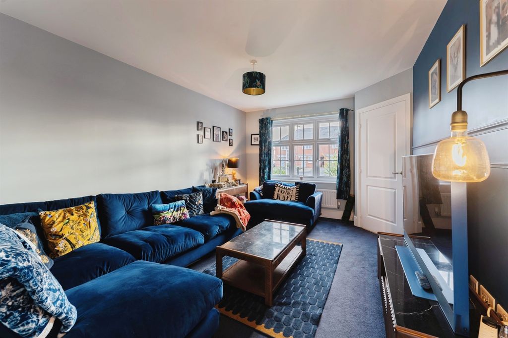 Property photo 2 of 17