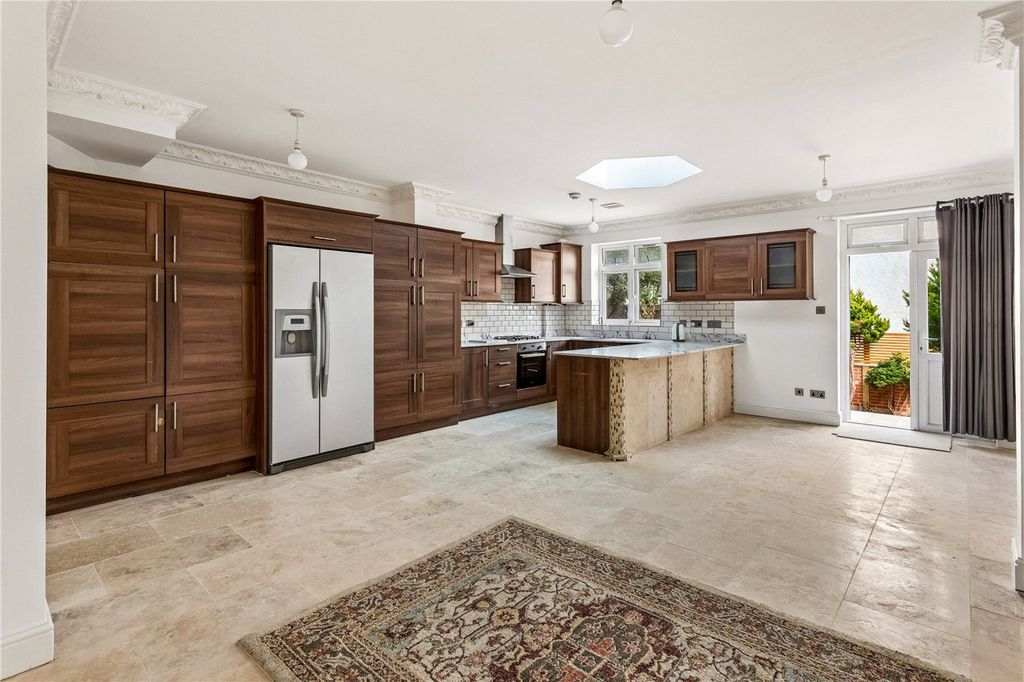 Property photo 1 of 17 Picture No. 05