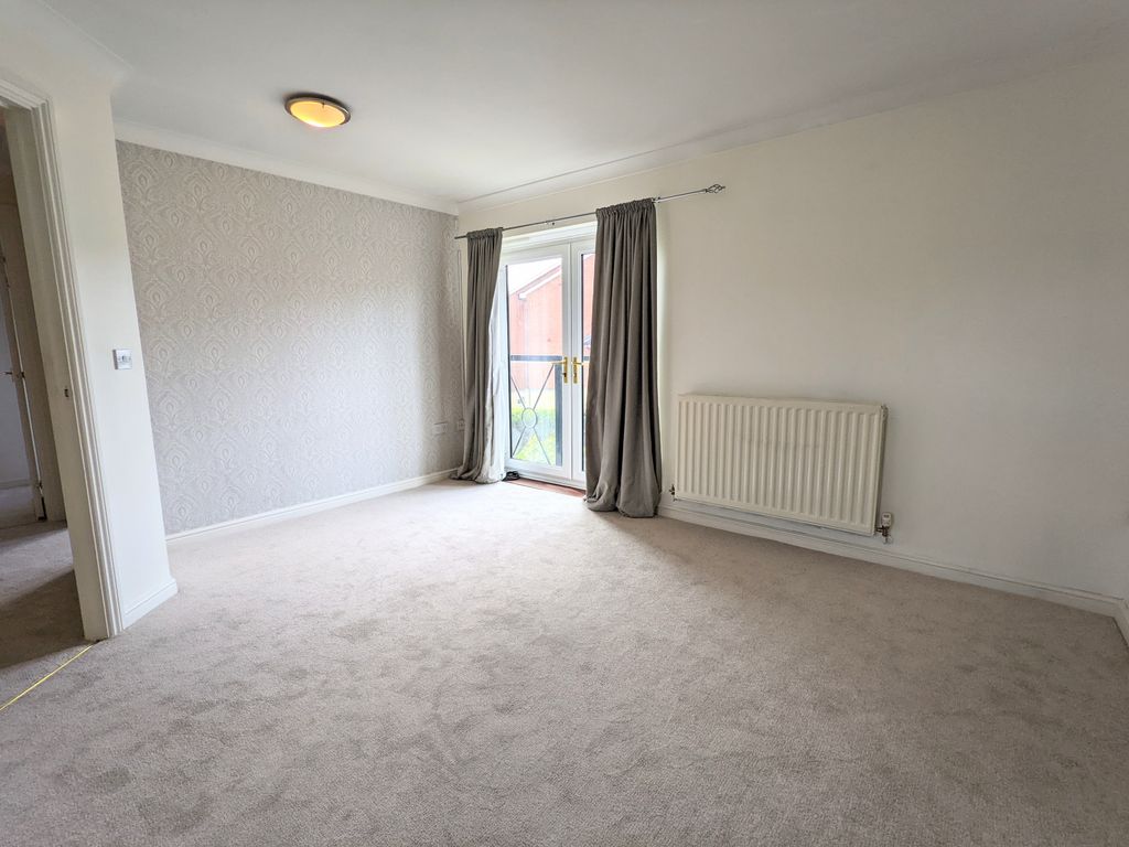 Property photo 3 of 10 Living Room