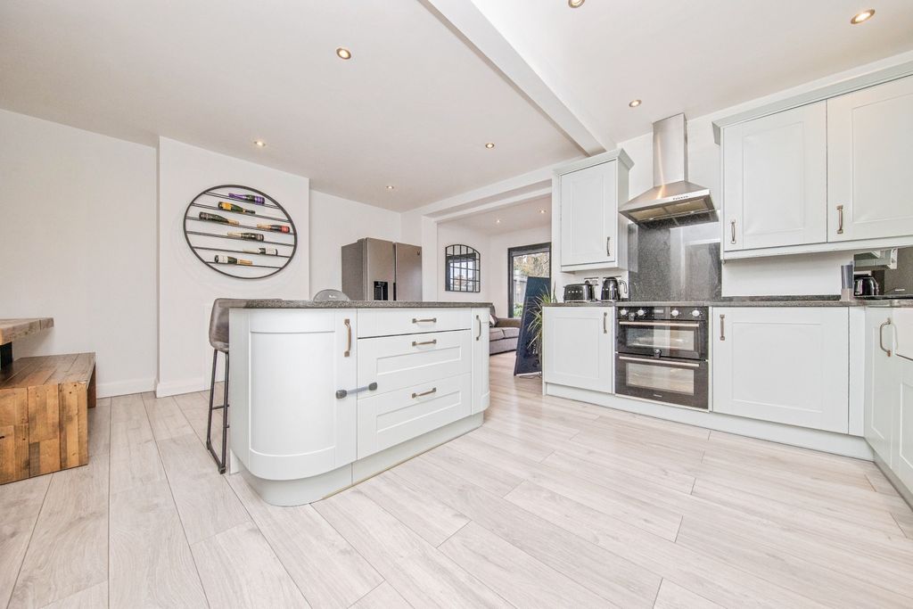 Property photo 2 of 24 Kitchen