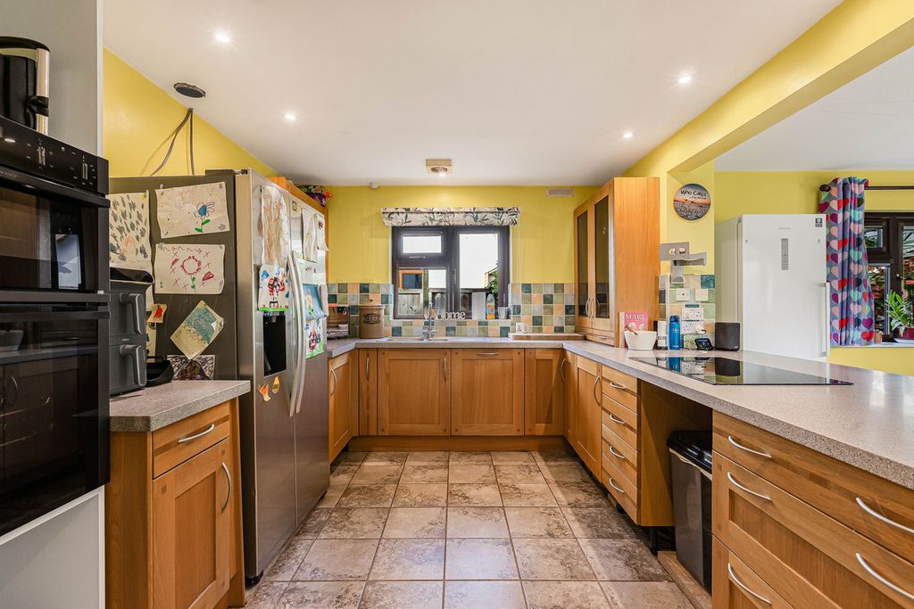 Property photo 3 of 23