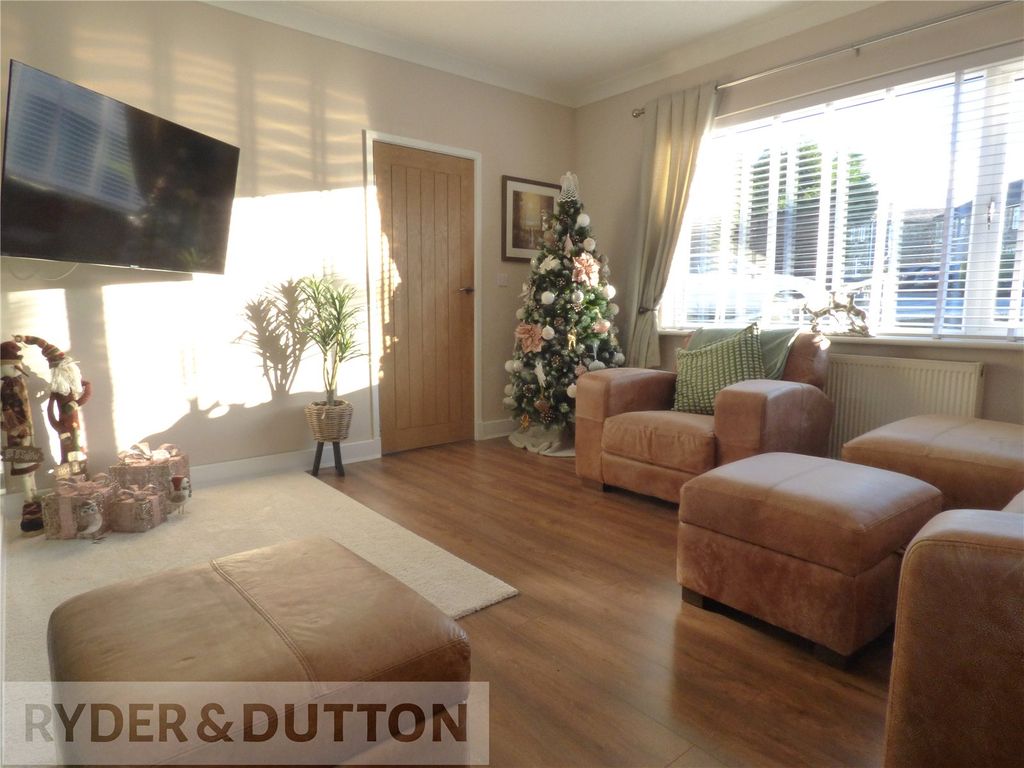 Property photo 2 of 23 Lounge