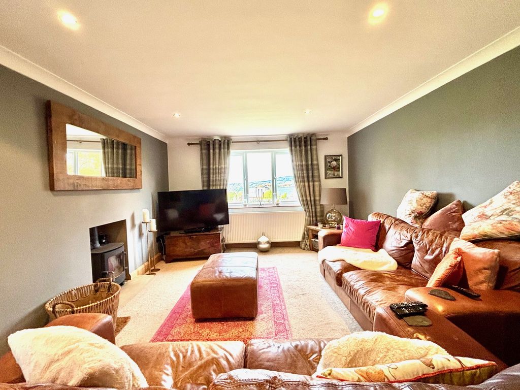 Property photo 2 of 25