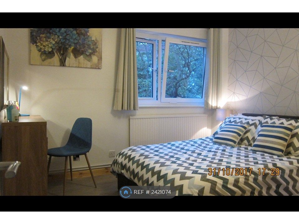 Property photo 3 of 16 Bright Spacious Fully Furnished