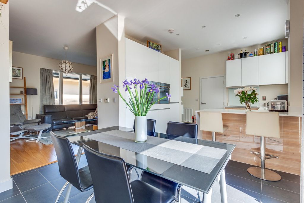 Property photo 3 of 17 Picture No. 28