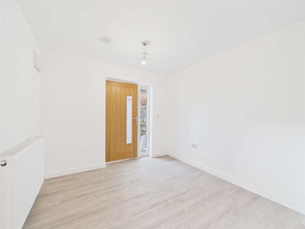 Property photo 3 of 10 Kitchen/Living