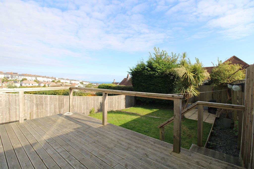 Property photo 2 of 21