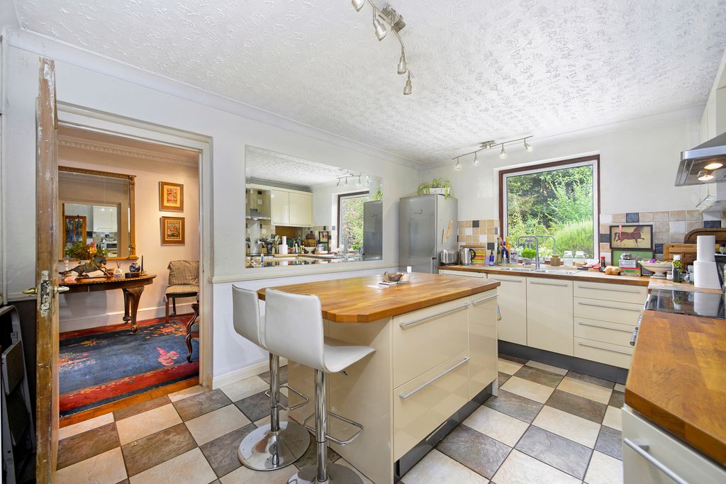 Property photo 3 of 22