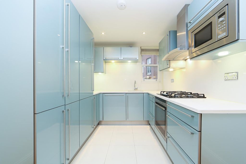 Property photo 2 of 7 Kitchen