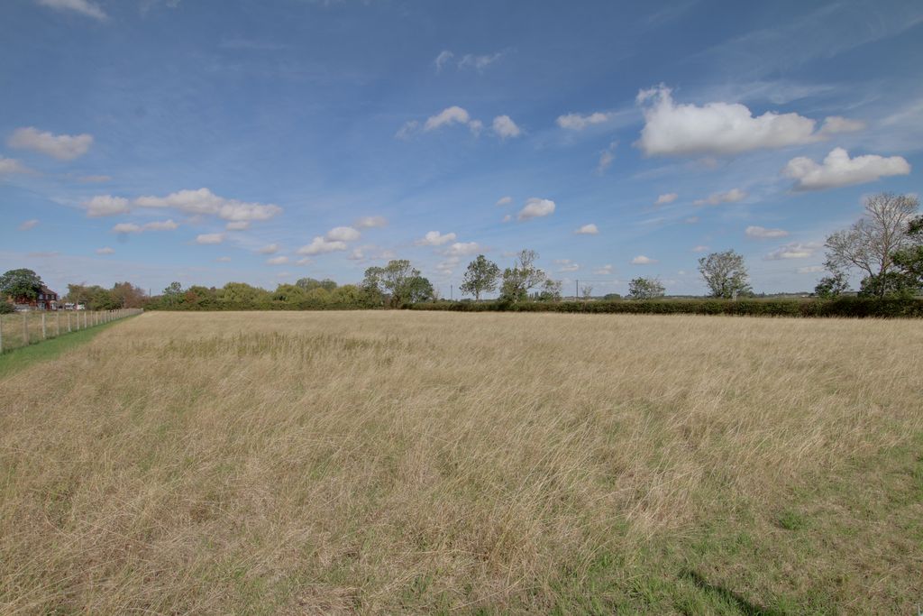 Property photo 1 of 3