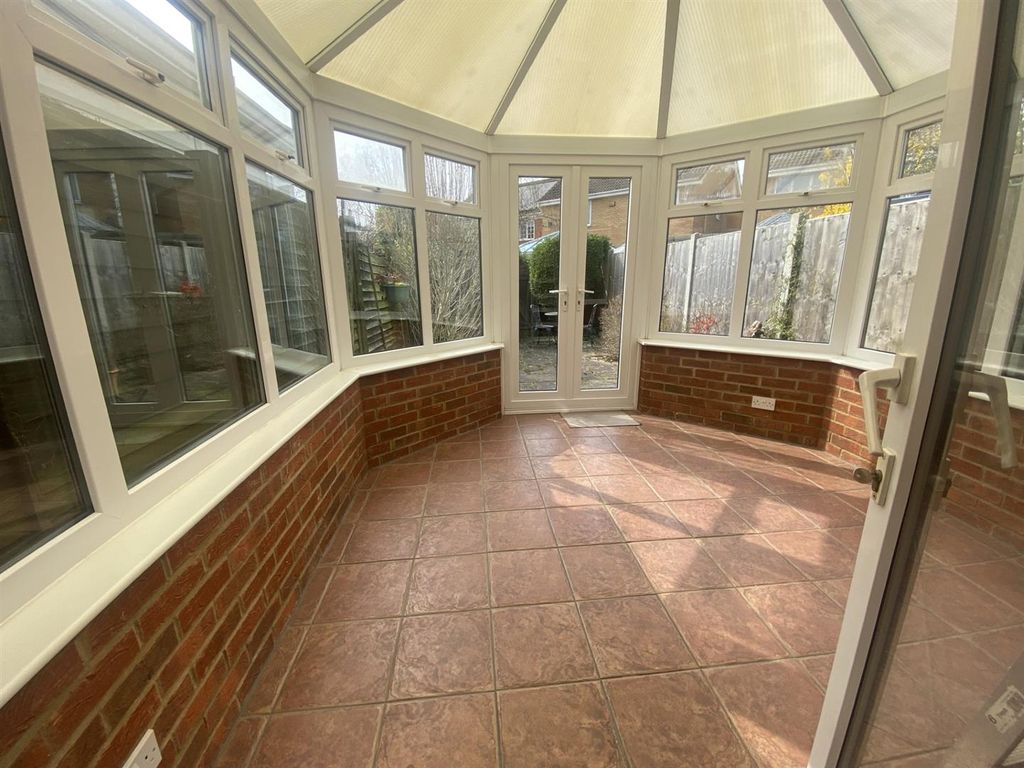 Property photo 3 of 12 Conservatory.Jpg
