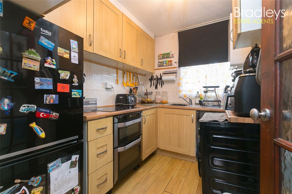 Property photo 3 of 10 Picture No. 01
