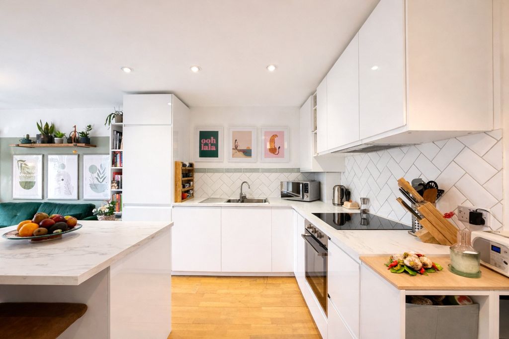 Property photo 3 of 21 Picture 3