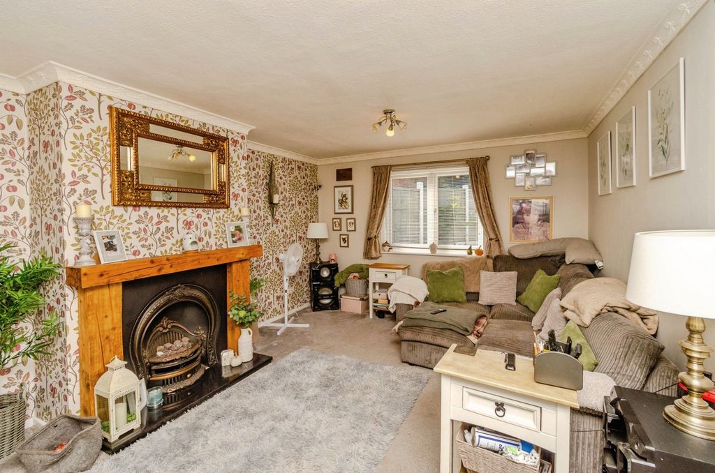 Property photo 2 of 17 Photo