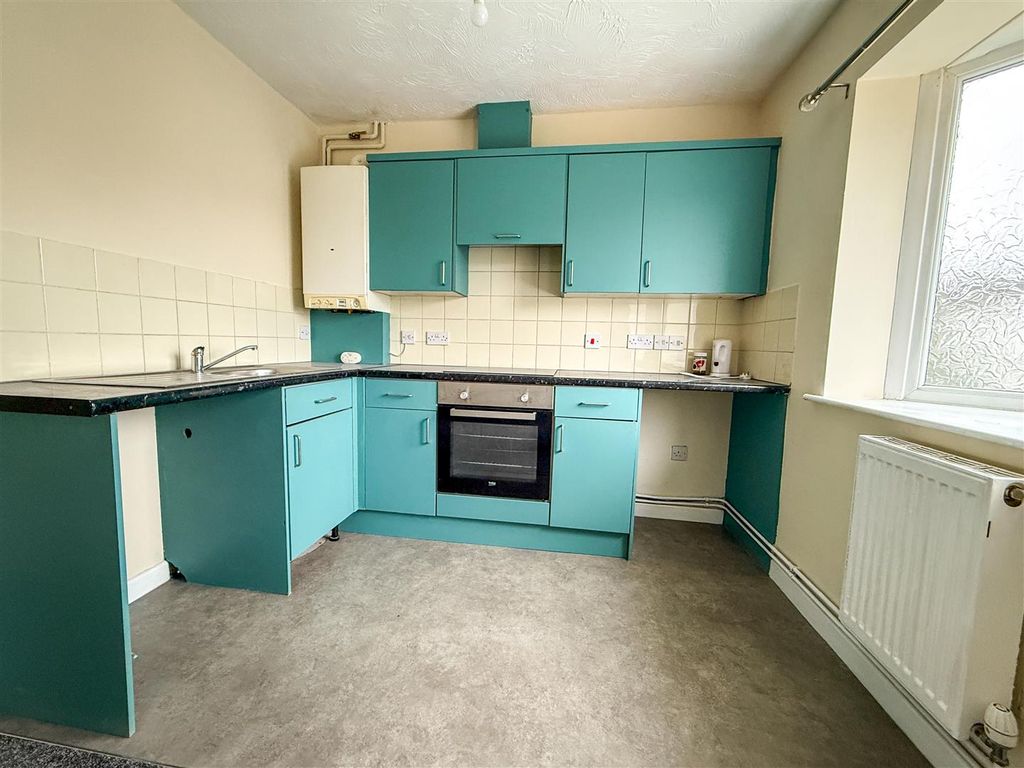 Property photo 3 of 12 Kitchen Area