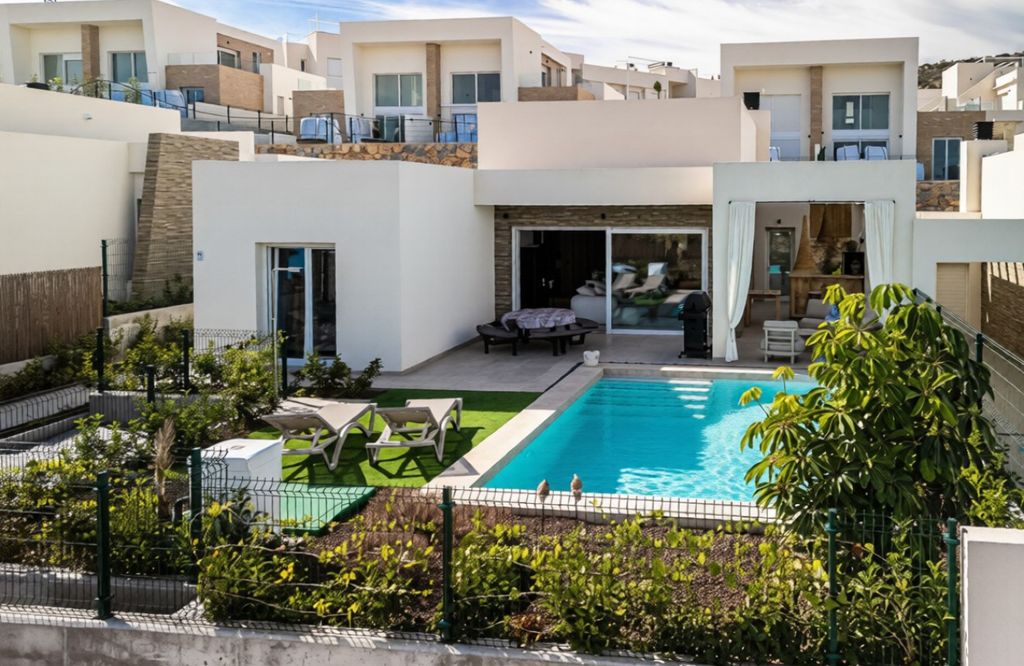 Property photo 1 of 43