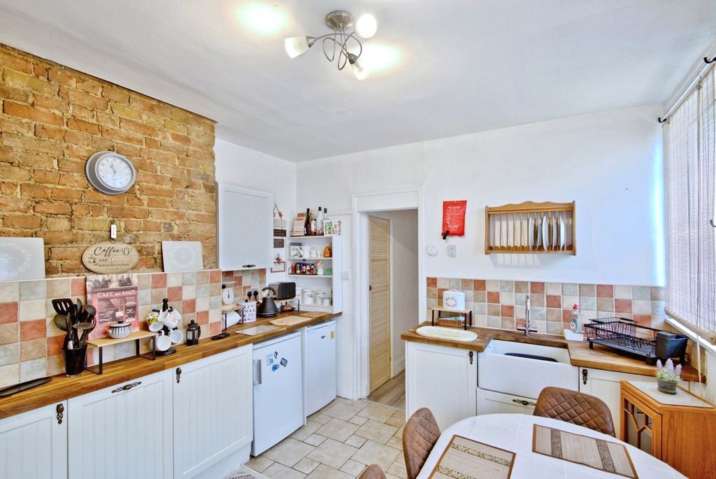 Property photo 3 of 15 Kitchen/Diner