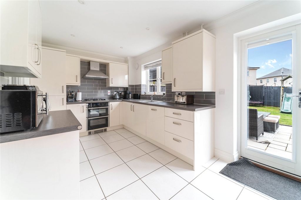 Property photo 3 of 22 Kitchen