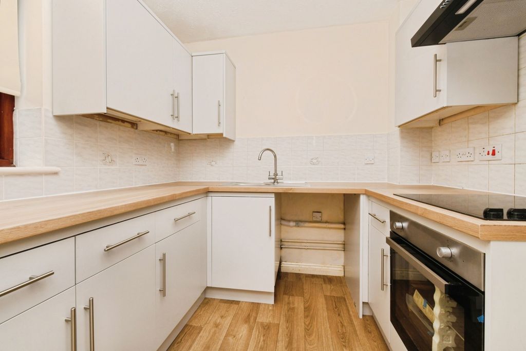 Property photo 2 of 15 Kitchen
