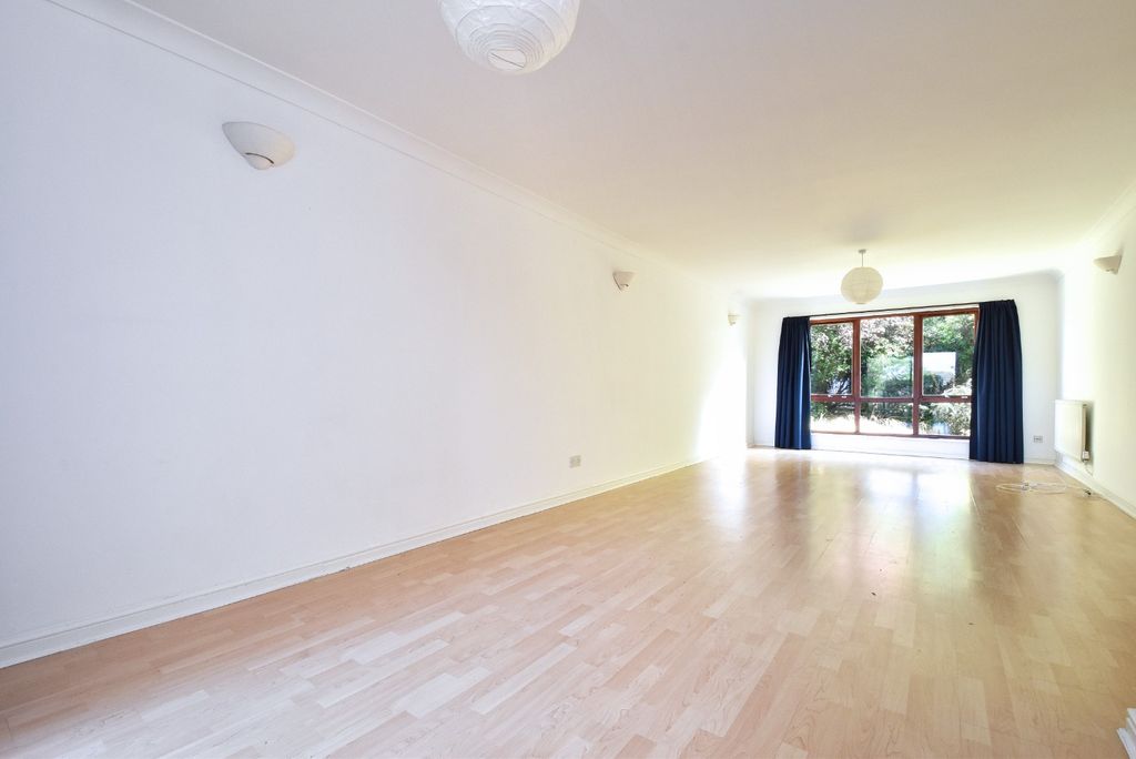Property photo 3 of 10 5673252