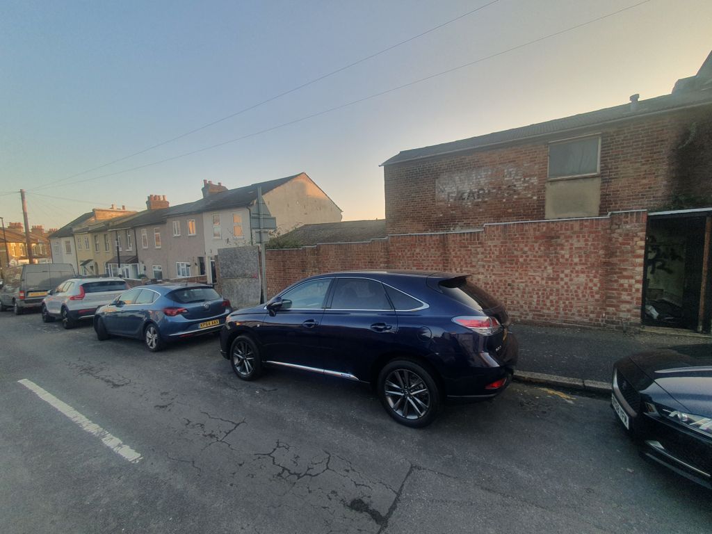 Property photo 1 of 2