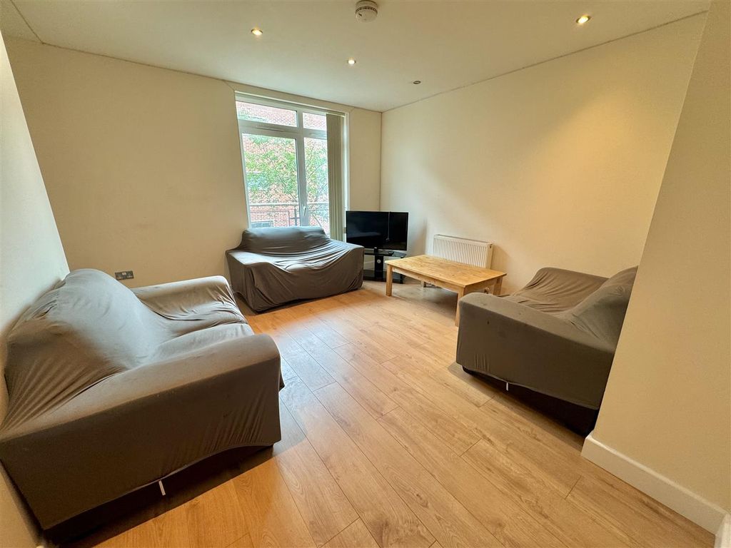 Property photo 3 of 12 Tempimagexypsmw.Jpg