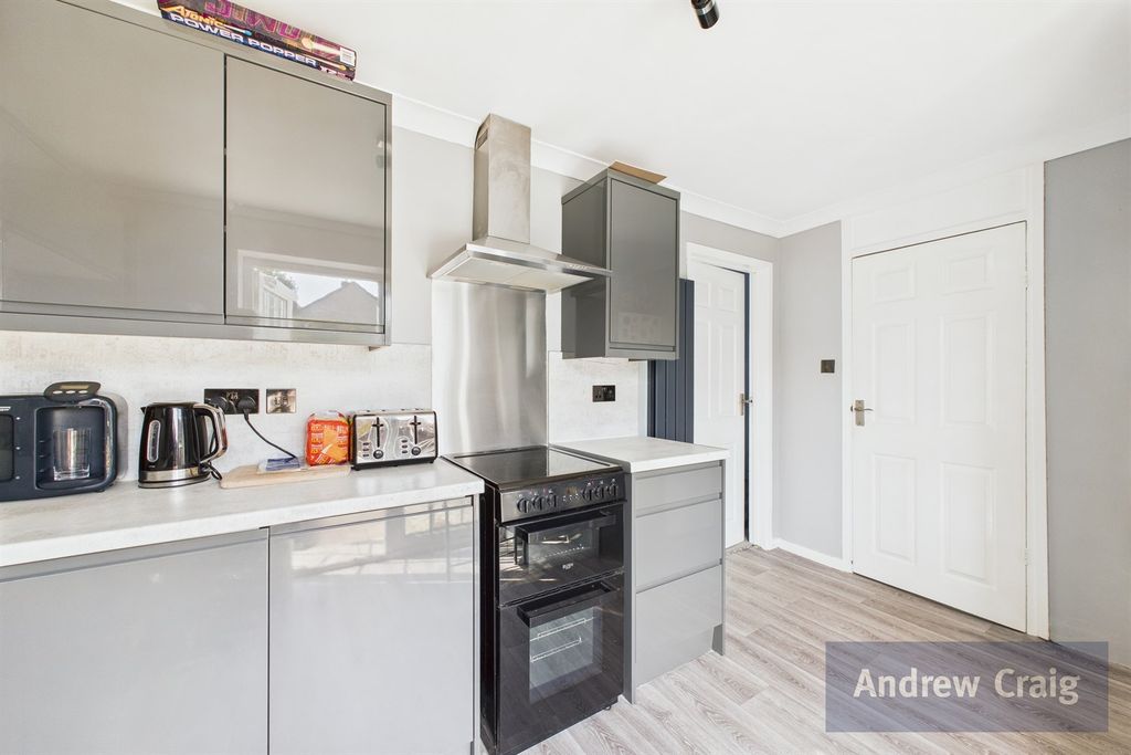 Property photo 2 of 11 Kitchen Breakfast Room