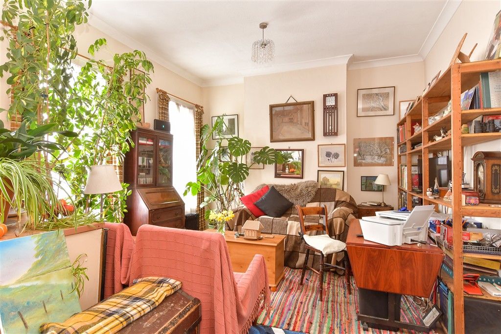 Property photo 2 of 7 Kitchen/Lounge