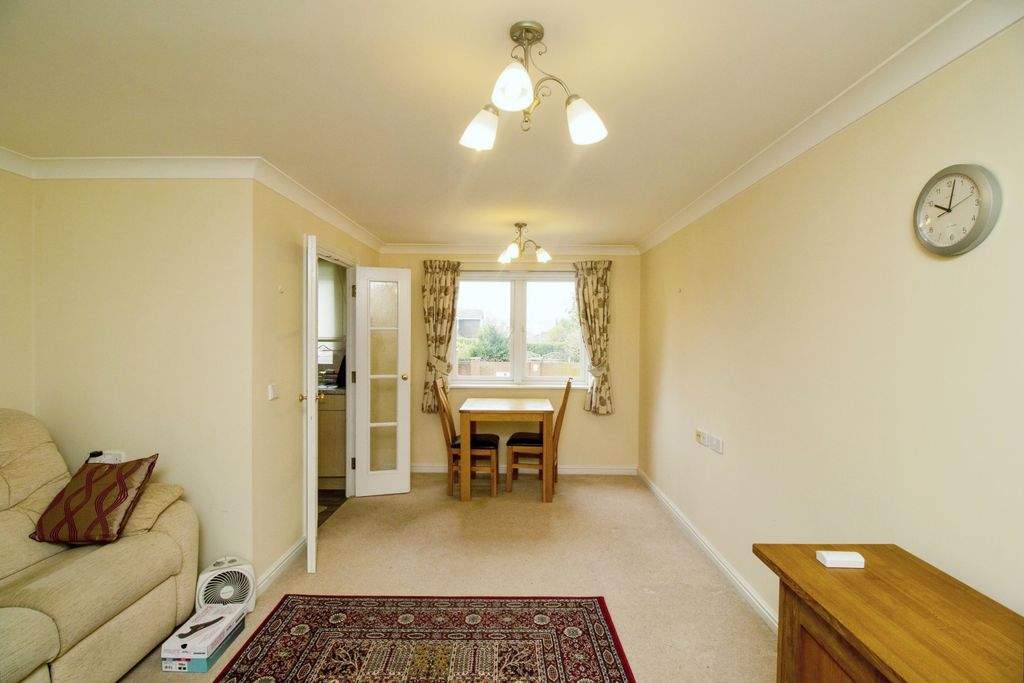 Property photo 1 of 12 Lounge