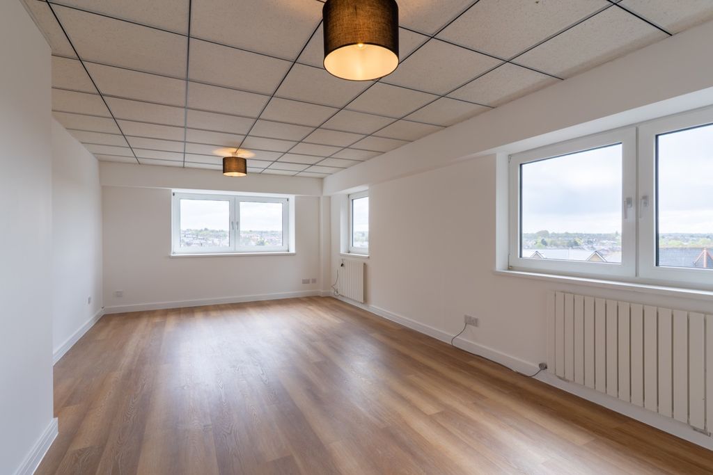 Property photo 2 of 12 5040293