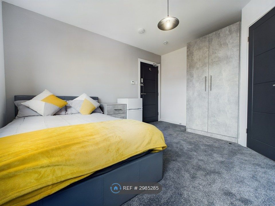 Property photo 2 of 17 Room 6